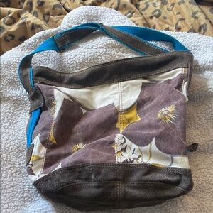 Large lucky brand bag white, brown, and yellow floral outside with blue liner